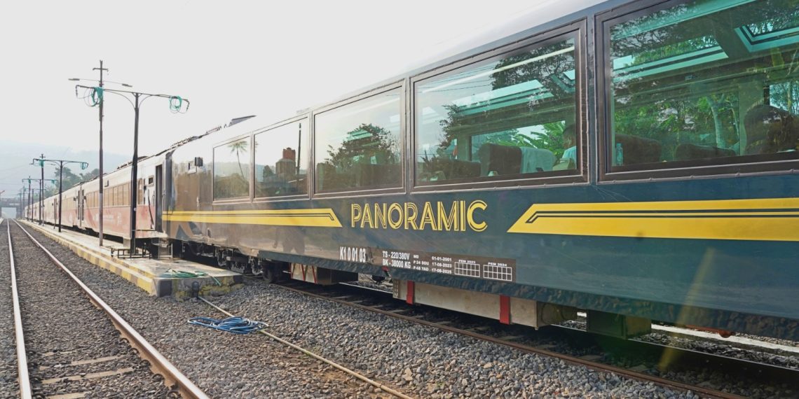 Mau Liburan Seru? Yuk Cobain Naik Kereta Luar Biasa!