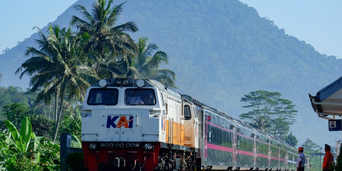 Jaga Keandalan Operasional Kereta Api, KAI Ganti Rel Baru Sepanjang 495.562 Meter