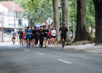 Mengenal Komunitas Strong Manis, Mengubah Nongkrong Malam Jadi Lari Pagi