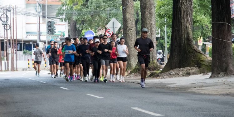 Mengenal Komunitas Strong Manis, Mengubah Nongkrong Malam Jadi Lari Pagi