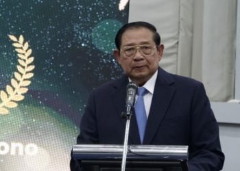 Presiden RI Ke 6 SBY Terima Penghargaan Lifetime Achievement dari SBM ITB