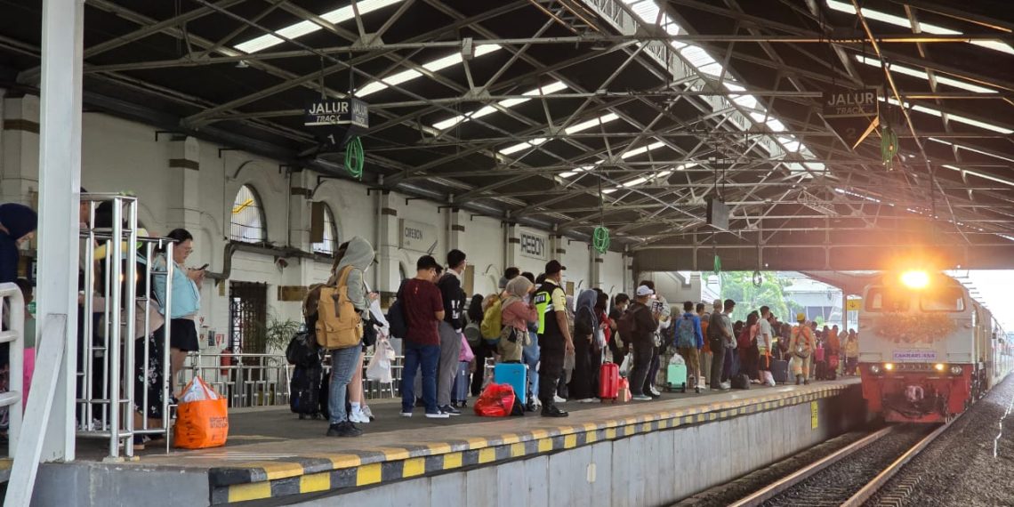 Daop 3 Cirebon Mulai Buka Pemesanan Tiket KA Lebaran 2025