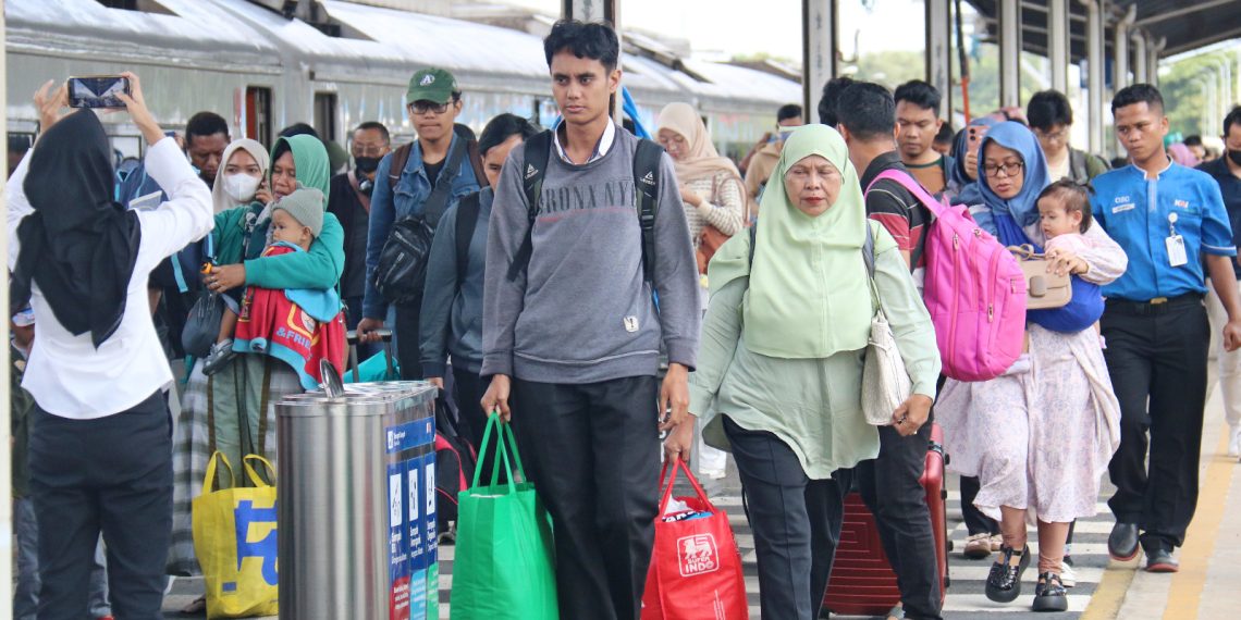 Sambut Arus Balik Lebaran, Stasiun Cirebon Mulai Ramai