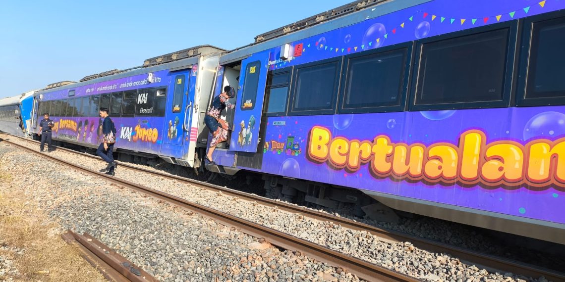 KA Argo Bromo Anggrek Anjlok di Pegaden Baru, KAI Lakukan Evakuasi Penumpang