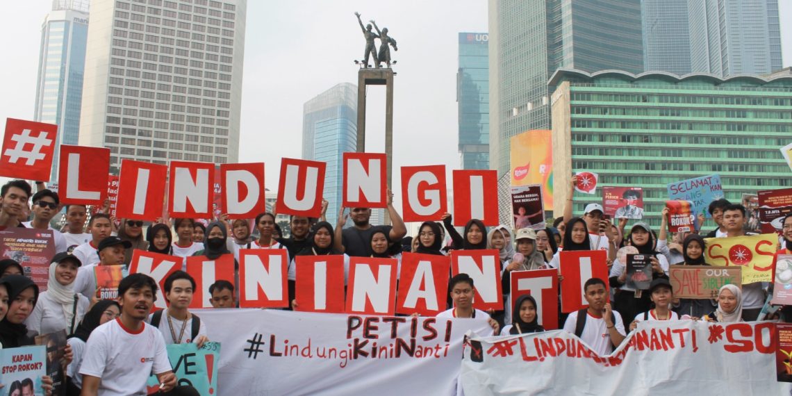 DPR Usulkan Gerbong Perokok, Kebijakan Aneh yang Mengancam Kesehatan Publik