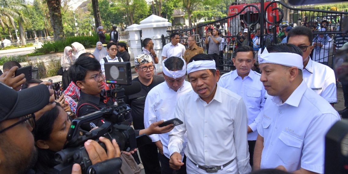 Dinginkan Suasana, Gubernur Jabar Datangi Kampus Unisba