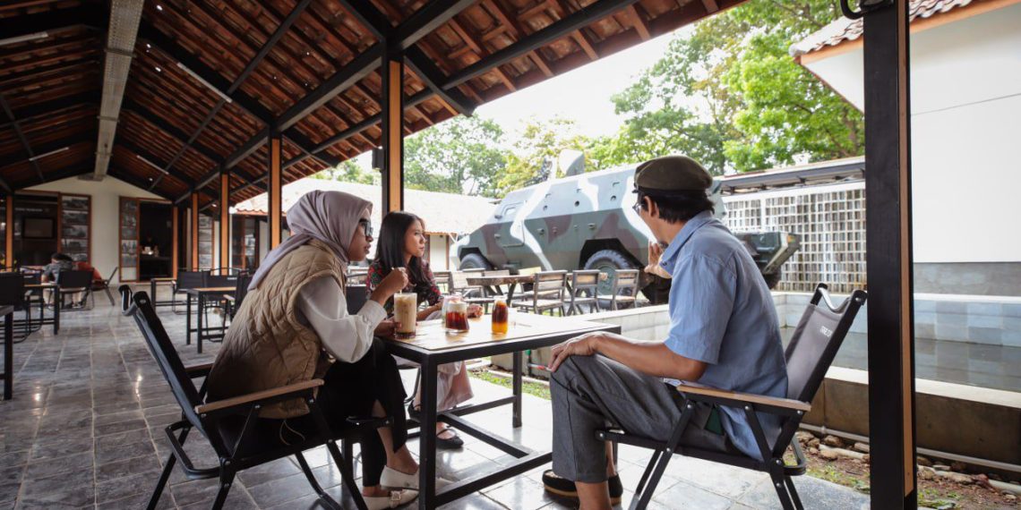Ngopi di Museum? Cenghar Kopi Bandung Bikin Pengalaman Jadi Unik Abis!