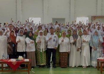 Menteri PPPA dan Pemprov Jabar Turun ke Buntet, Bagi Kacamata dan Ikan Segar Buat Santri