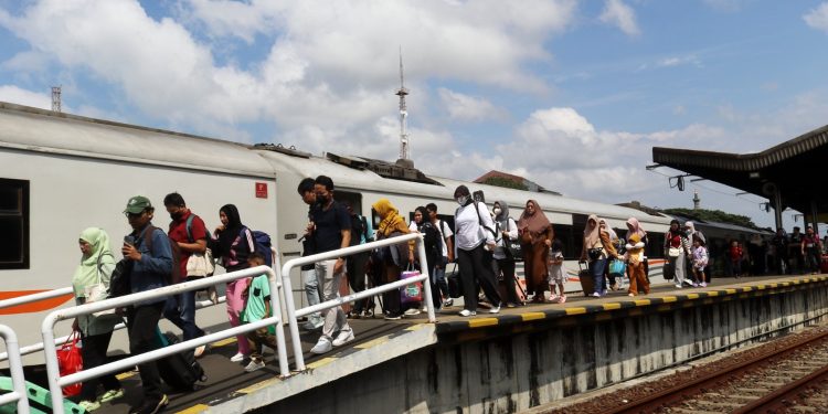 KAI Daop 3 Cirebon Perkuat Transportasi Publik dengan Tarif Terjangkau