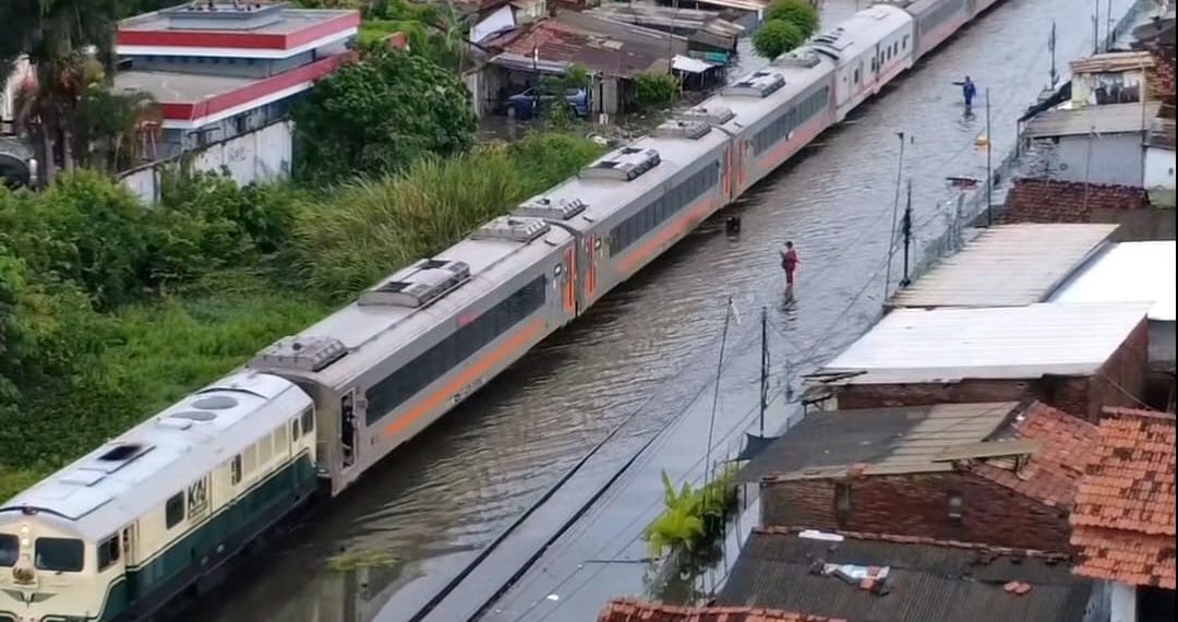Banjir Jalur Utara Jawa, KAI Daop 3 Cirebon Rekayasa Operasi 25 KA