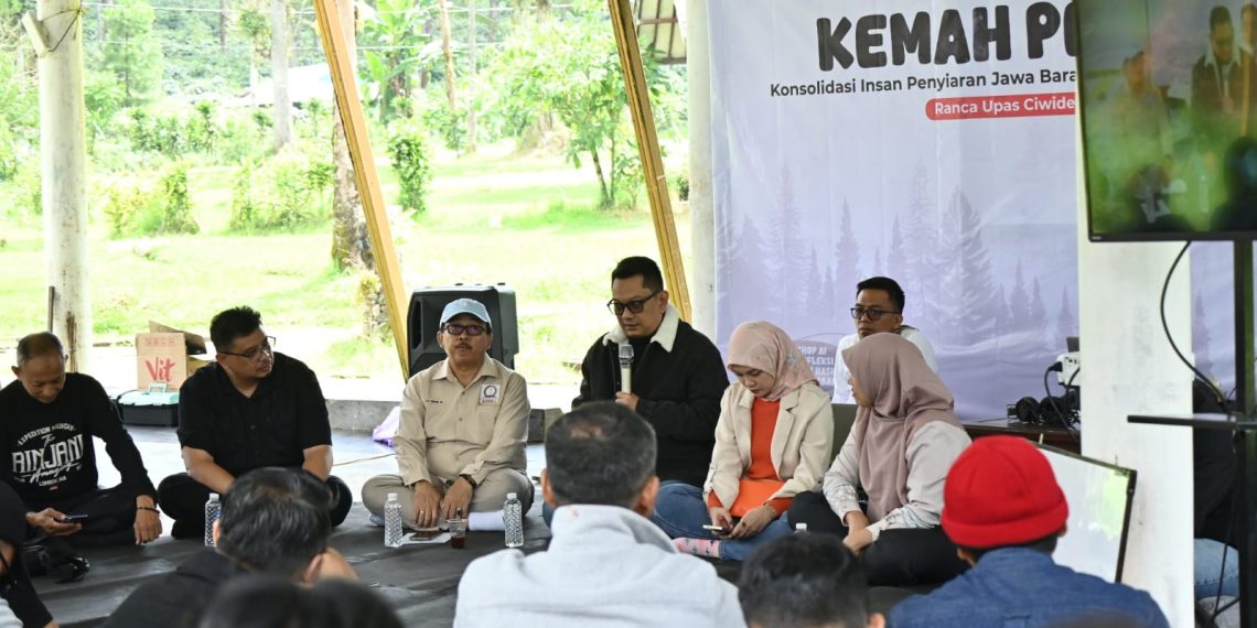 Ketua KPID Jawa Barat, Dr. Adiyana Slamet, menekankan Lembaga penyiaran punya andil besar menjaga karakter bangsa demi kemajuan ke depan. Foto Istimewa.